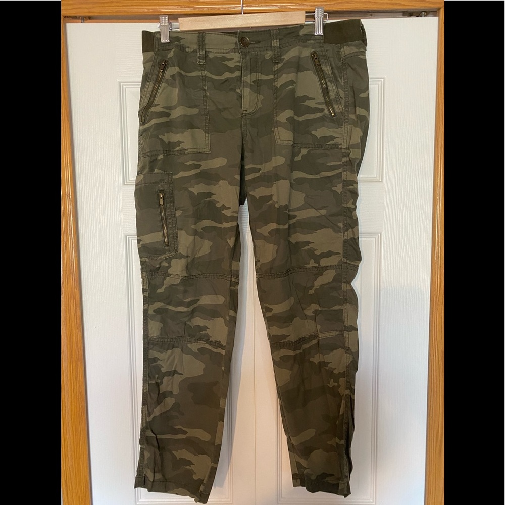 Sonoma from Kohl’s Green Camo Pants Size 10